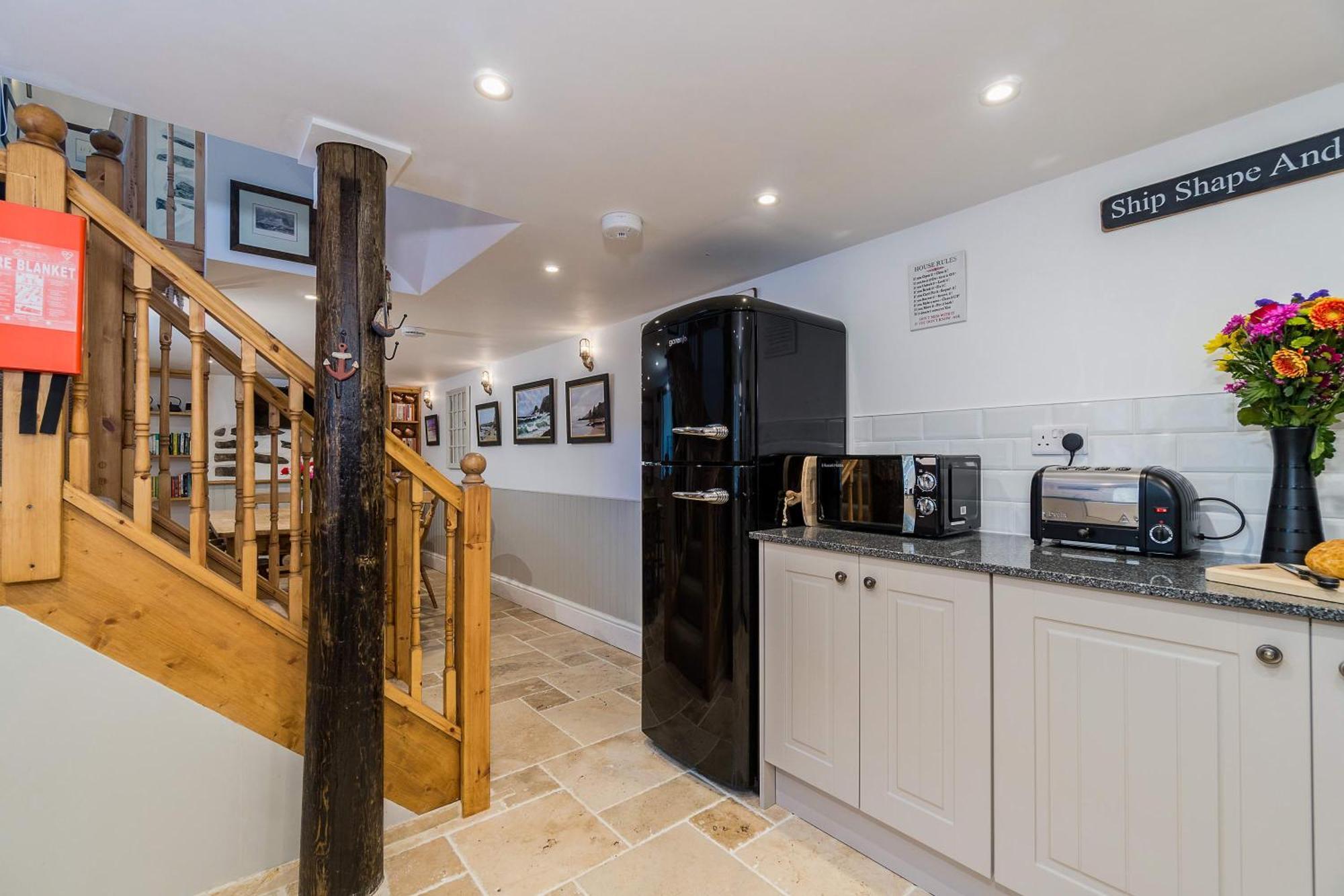 Jessamine: Restored Fisherman's Close To Looe's Harbour Looe