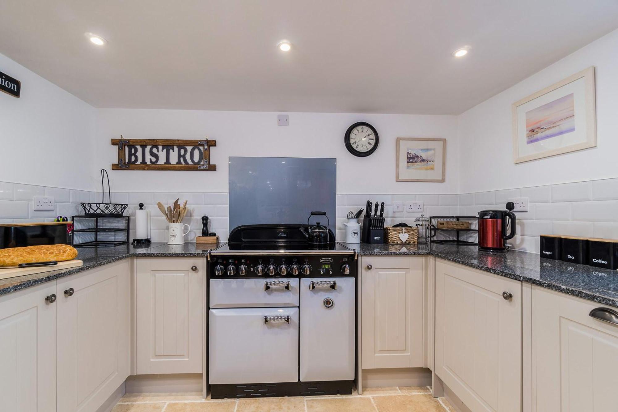 Jessamine: Restored Fisherman's Close To Looe's Harbour *