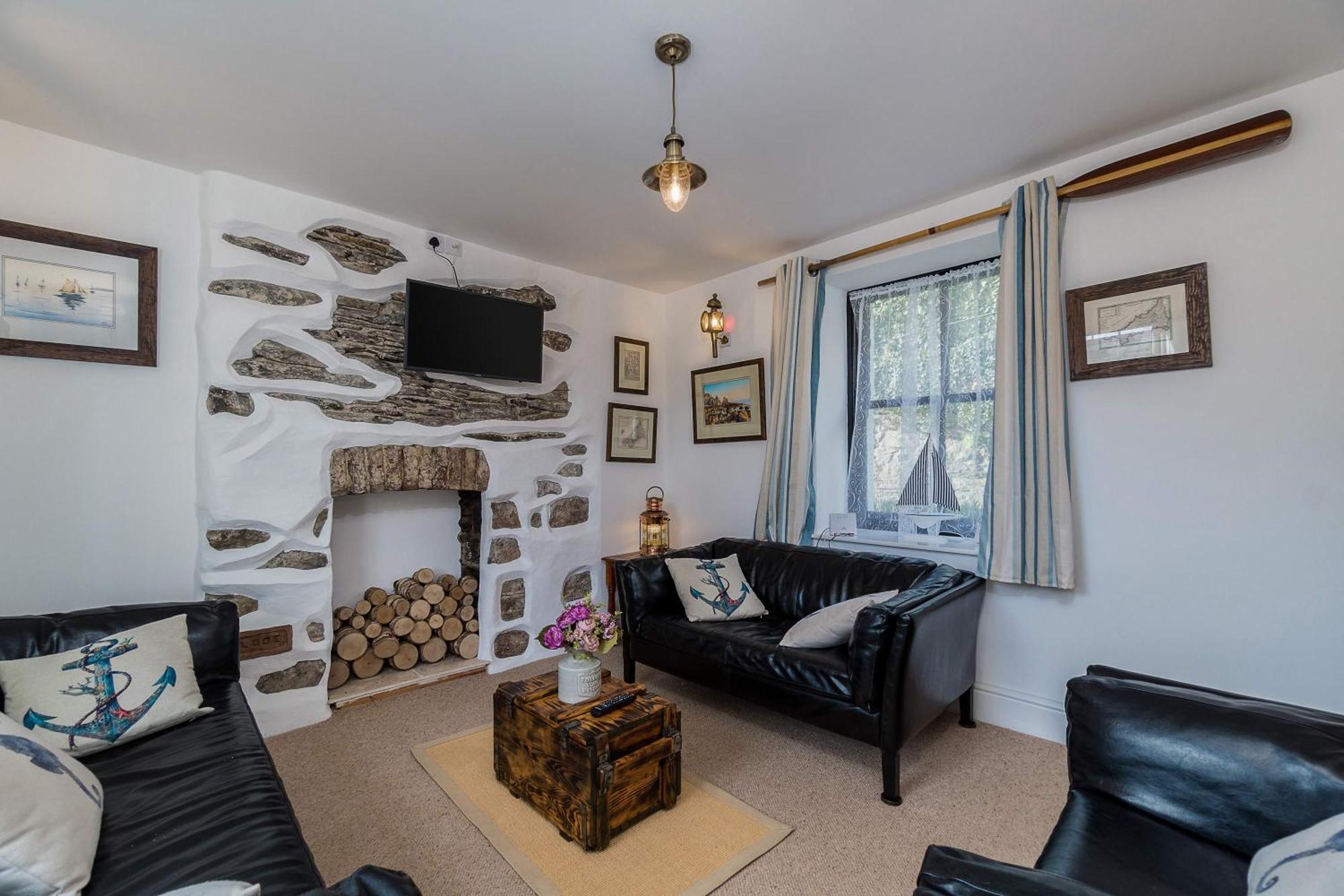 Jessamine: Restored Fisherman's Close To Looe's Harbour *