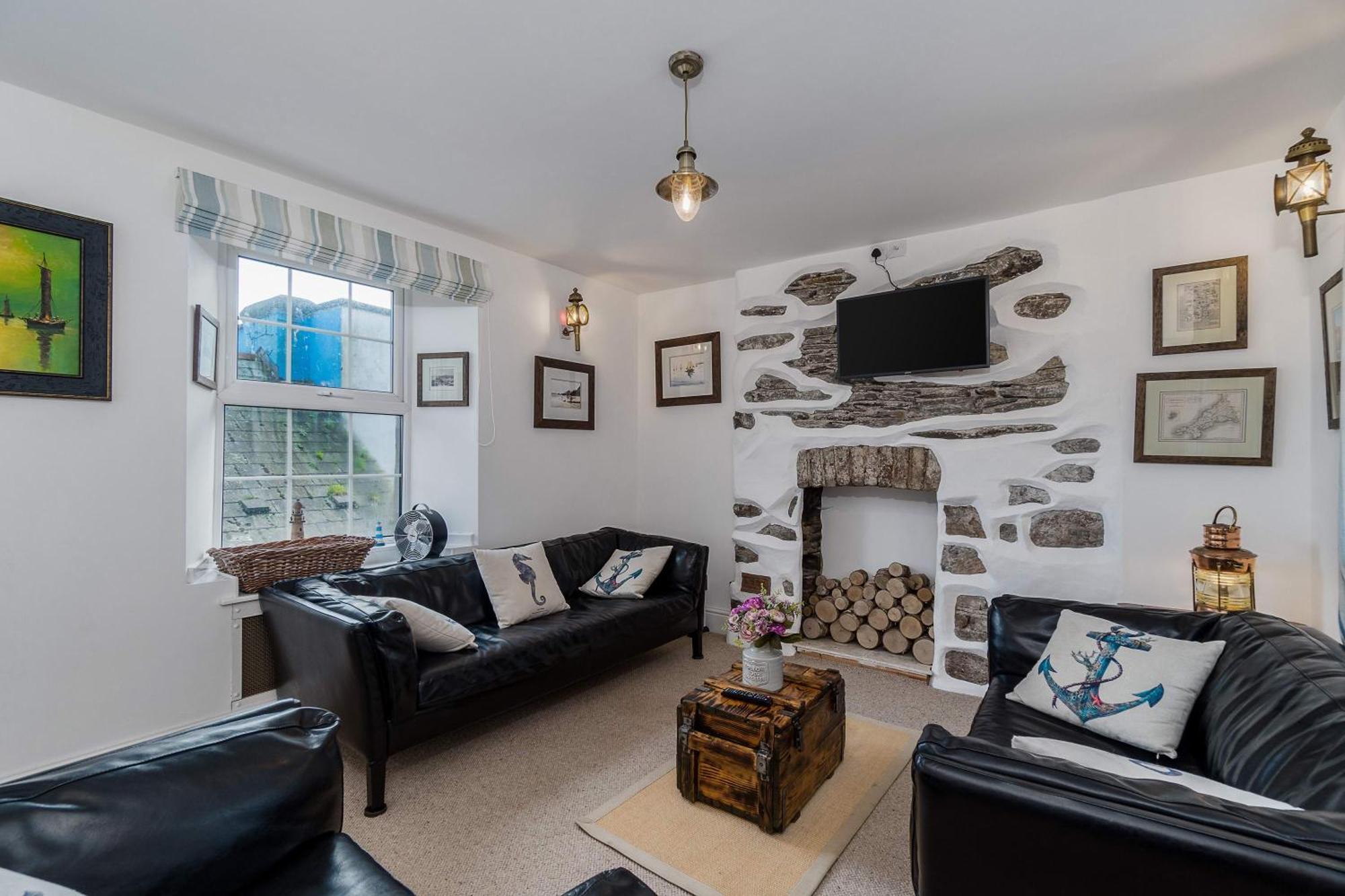 Jessamine: Restored Fisherman's Close To Looe's Harbour * Looe