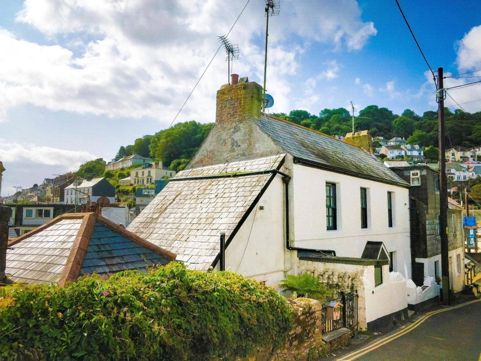 Jessamine: Restored Fisherman's Close To Looe's Harbour Looe