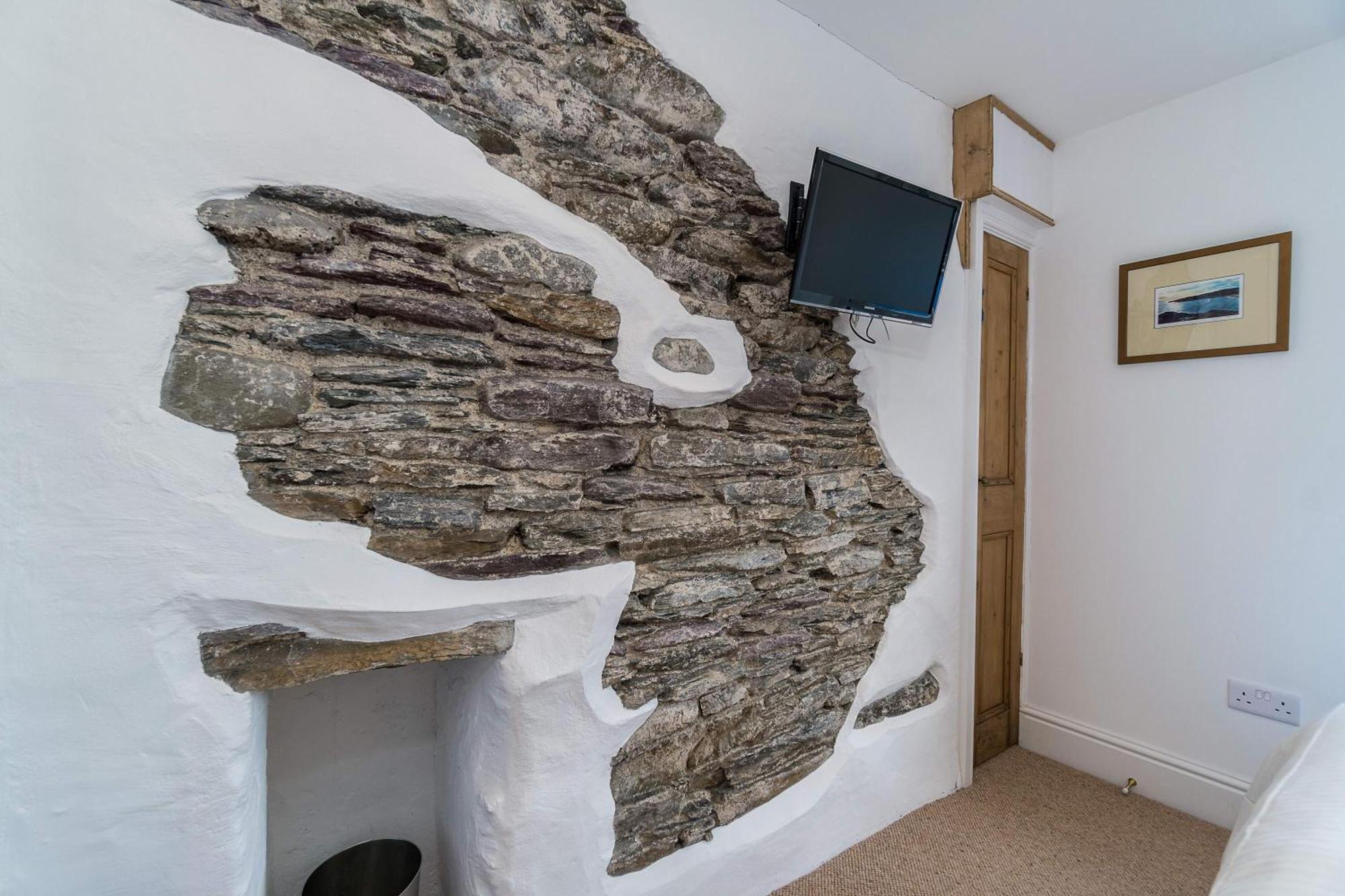 Jessamine: Restored Fisherman's Close To Looe's Harbour